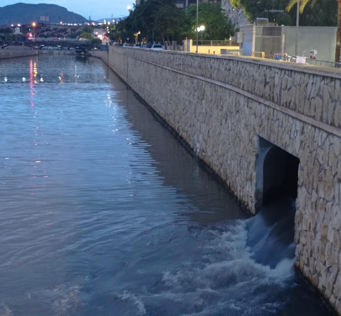 Imagen de los vertidos tras las últimas lluvias en el barranco de las Ovejas. - Imagen de los vertidos tras las últimas lluvias en el barranco de las Ovejas.