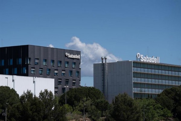 Sabadell informa que solo el 2,8% de accionistas con acciones en la entidad ha aceptado a la OPA