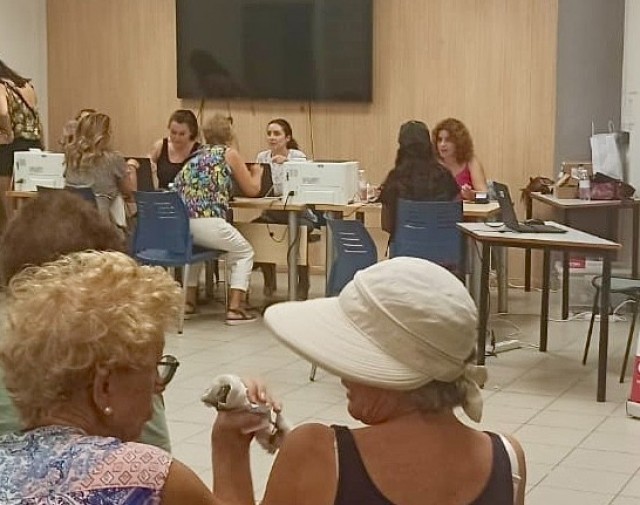 Alicante vende 18.183 bonos comercio entre los mayores y abre la campaña online este jueves