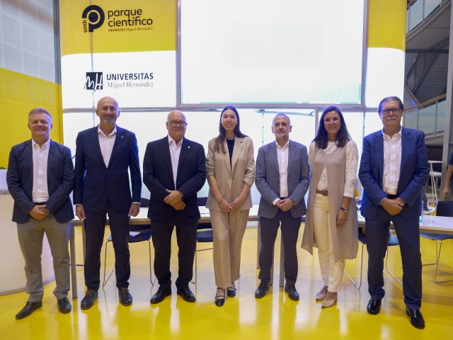 La movilidad eléctrica para descarbonizar el transporte de mercancías, a debate en el PCUMH