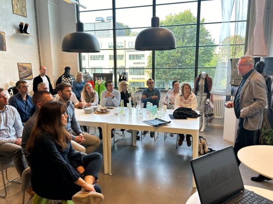 La delegació ontinyentina a Suècia acull idees per millorar la competitivitat d'empreses tèxtils locals