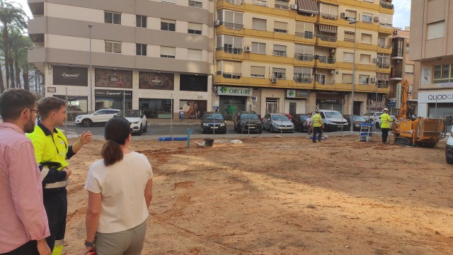 Comencen els treballs previs a la descontaminació del sòl de l’avinguda Luis Suñer a Alzira