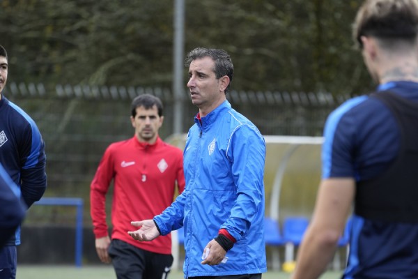 El exvalencianista Jandro es el sustituto de Abelardo en el banquillo del Efesé