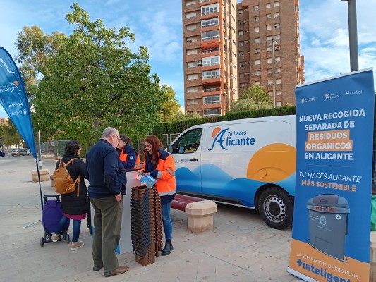 Alicante reparte ya 11.000 tarjetas de apertura del contenedor marrón y activa la app alternativa 