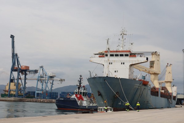 Transportes saca a subasta por 700.000€ un buque mercante abandonado en el puerto de Vinaròs