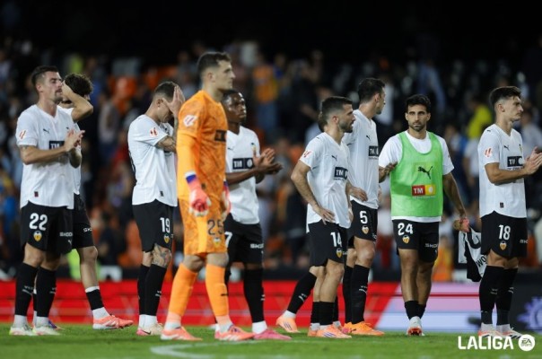 Crece la tensión entre Mestalla, Corberán y vestuario