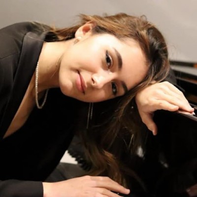  La pianista María Linares viaja en el MuVIM desde la elegancia clásica hasta la armonía moderna
