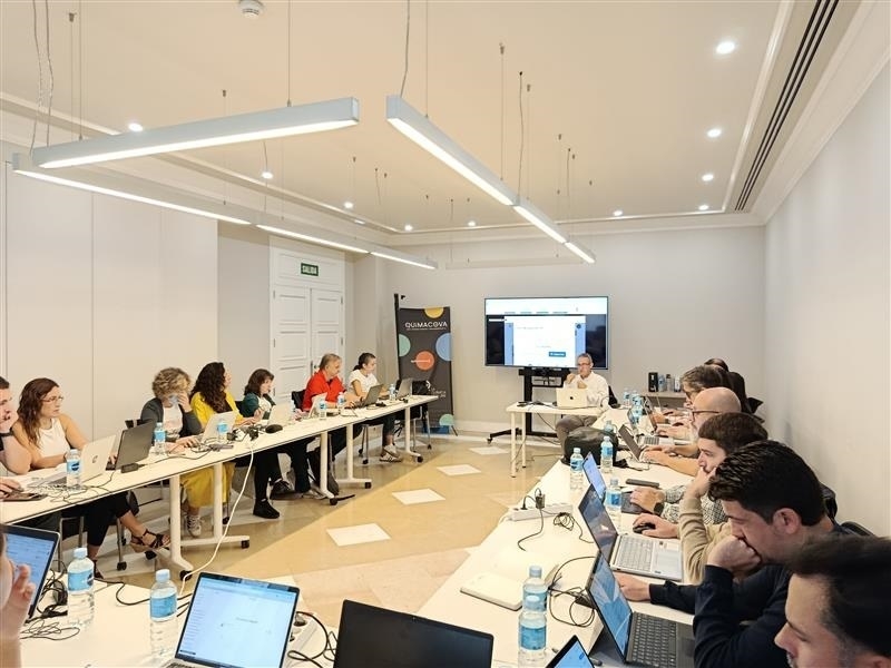 El sector químico valenciano lanza un programa de formación en IA