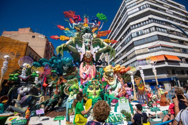 La Federació de Fogueres crea la séptima categoría adulta para ayudar a plantar a todas las comisiones