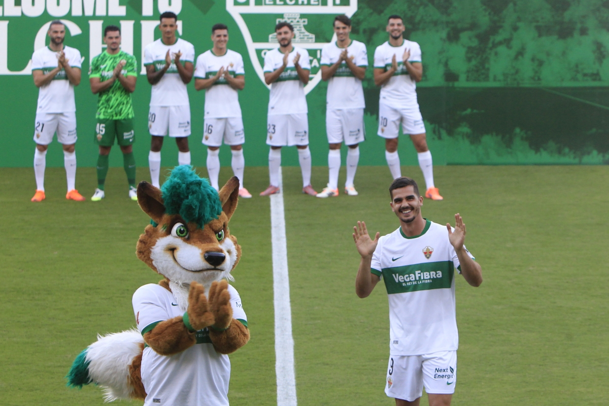 Prensentación de los fichajes del Elche CF - Foto: EFE Prensentación de los fichajes del Elche CF