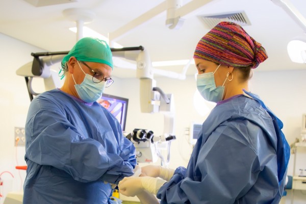 Las hernias discales son una de las principales causas de dolor lumbar y cervical en adultos