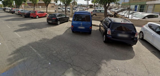 Orihuela destina 37.000 euros para reasfaltar un tramo de la avenida de la Vega lleno de socavones