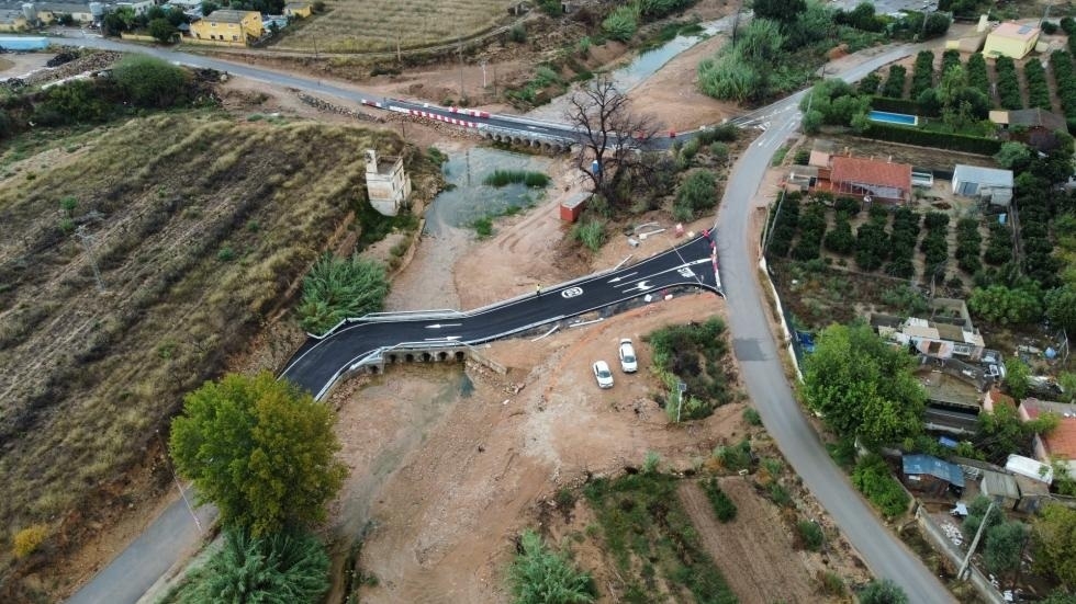 La Generalitat pone en servicio dos badenes sobre el barranco de Chiva en Pedralba dañado en la Dana