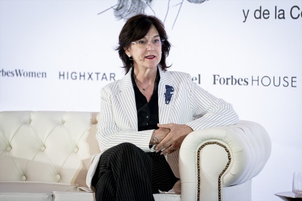 La presidenta de la CNMC aboga por eliminar barreras regulatorias al comercio minorista