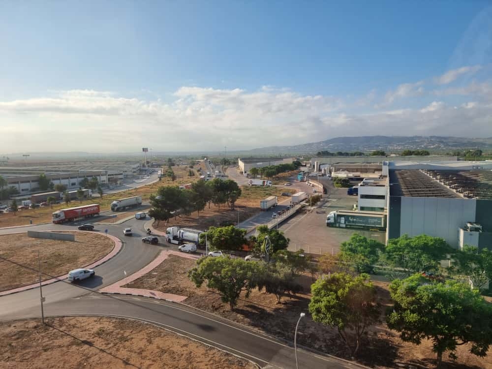 Riba-roja y la Diputación de Valencia firman el convenio que da luz verde a la rotonda de la CV-374 en el área industrial