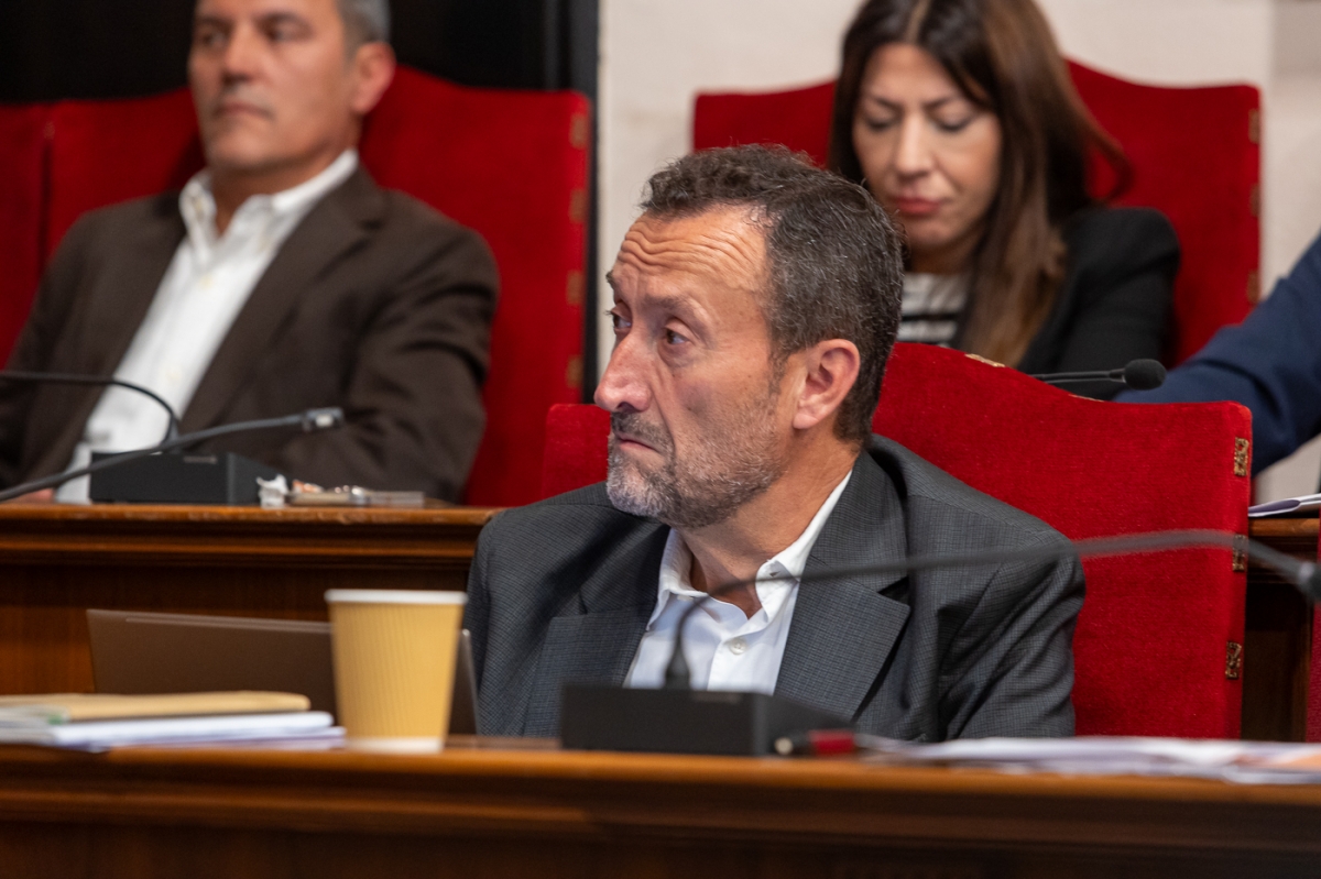 Vox Elche afea a González cobrar del Ayuntamiento y de Consistorios socialistas por asesoramiento jurídico