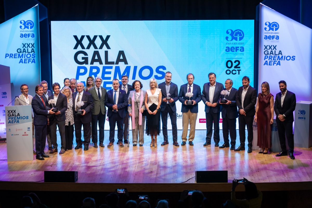 Treinta años de Aefa desde Aspe: reivindicación y orgullo en los premios a la empresa familiar de Alicante