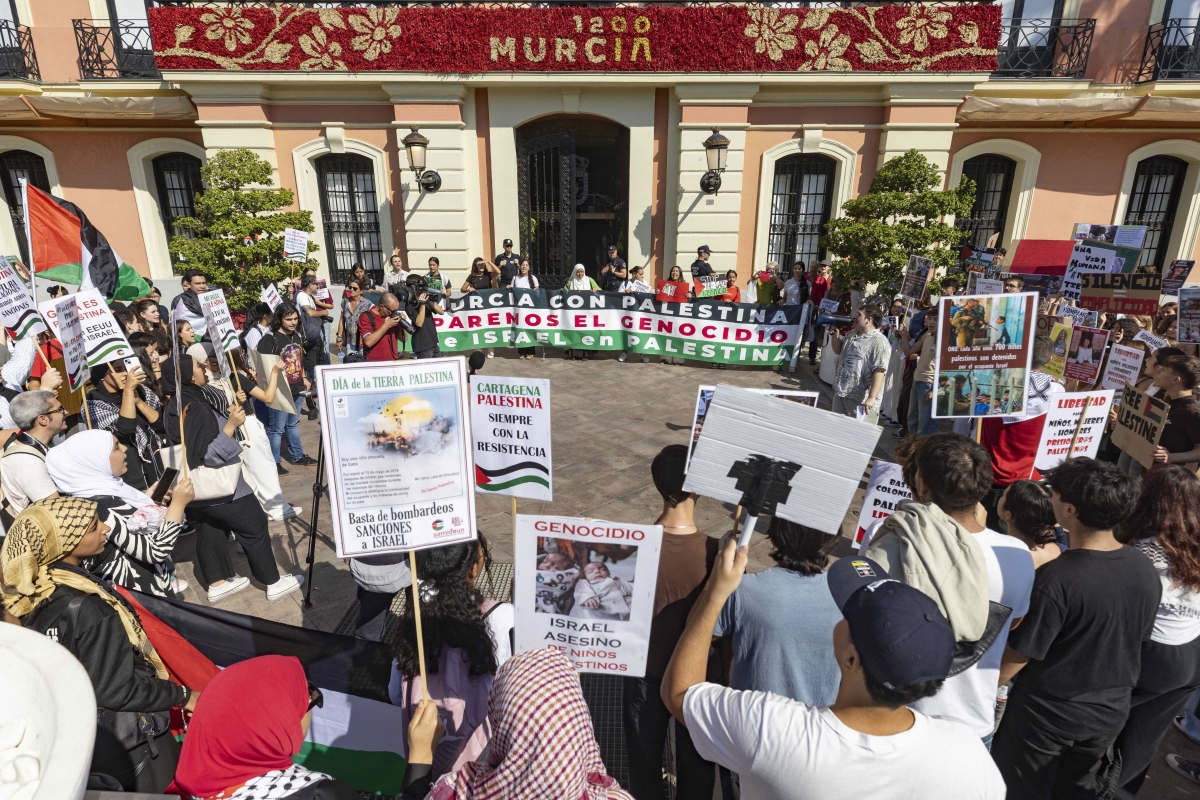 Los vecinos se echan a la calle en Murcia contra la detención de la flotilla con ayuda para Gaza