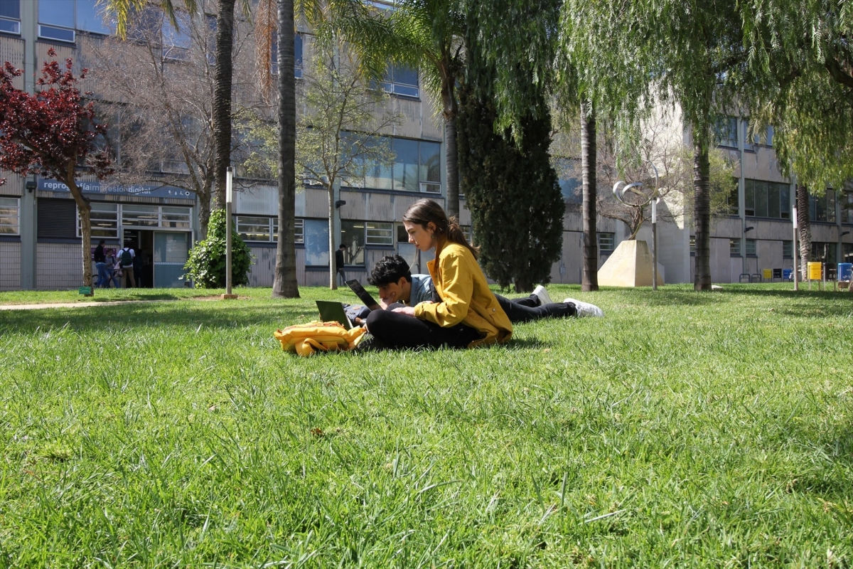 La UPV reconoce a los 600 estudiantes con mejores expedientes y les invita a completar su formación integral