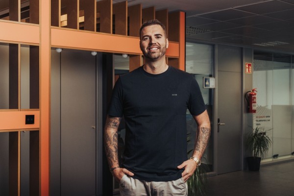 Javier Martínez, cofundador de Hawkers, se une a Momoven para impulsar su expansión