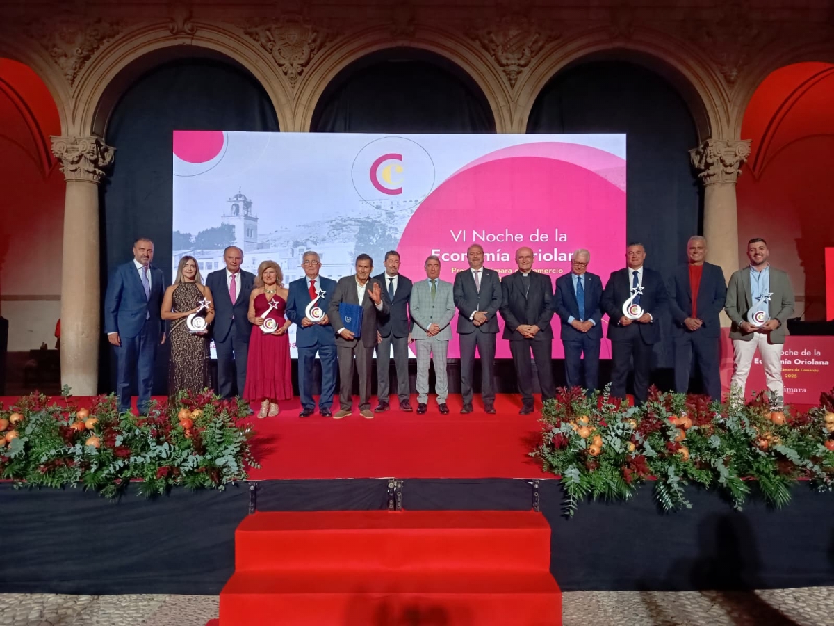 Los premiados en la VI Noche de la Economía de Cámara Orihuela. - Foto: AP.