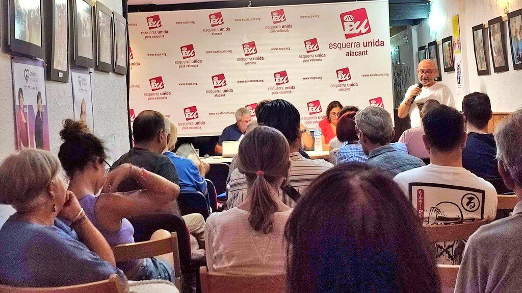 Un momento de una asamblea de Esquerra Unida en Alicante. - 