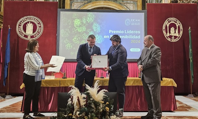 Enrique Ayuso (Hefame) recibe el premio Líderes en Sostenibilidad 2024 concedido por la UCAM