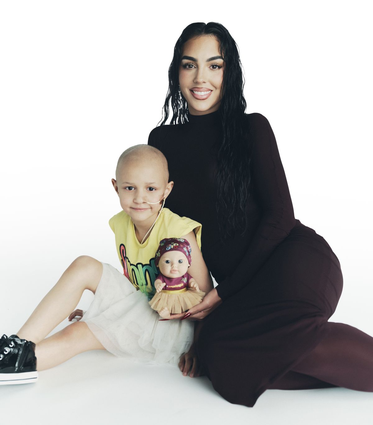 Georgina Rodríguez diseña junto a sus hijos el nuevo Baby Pelón de la Fundación Juegaterapia
