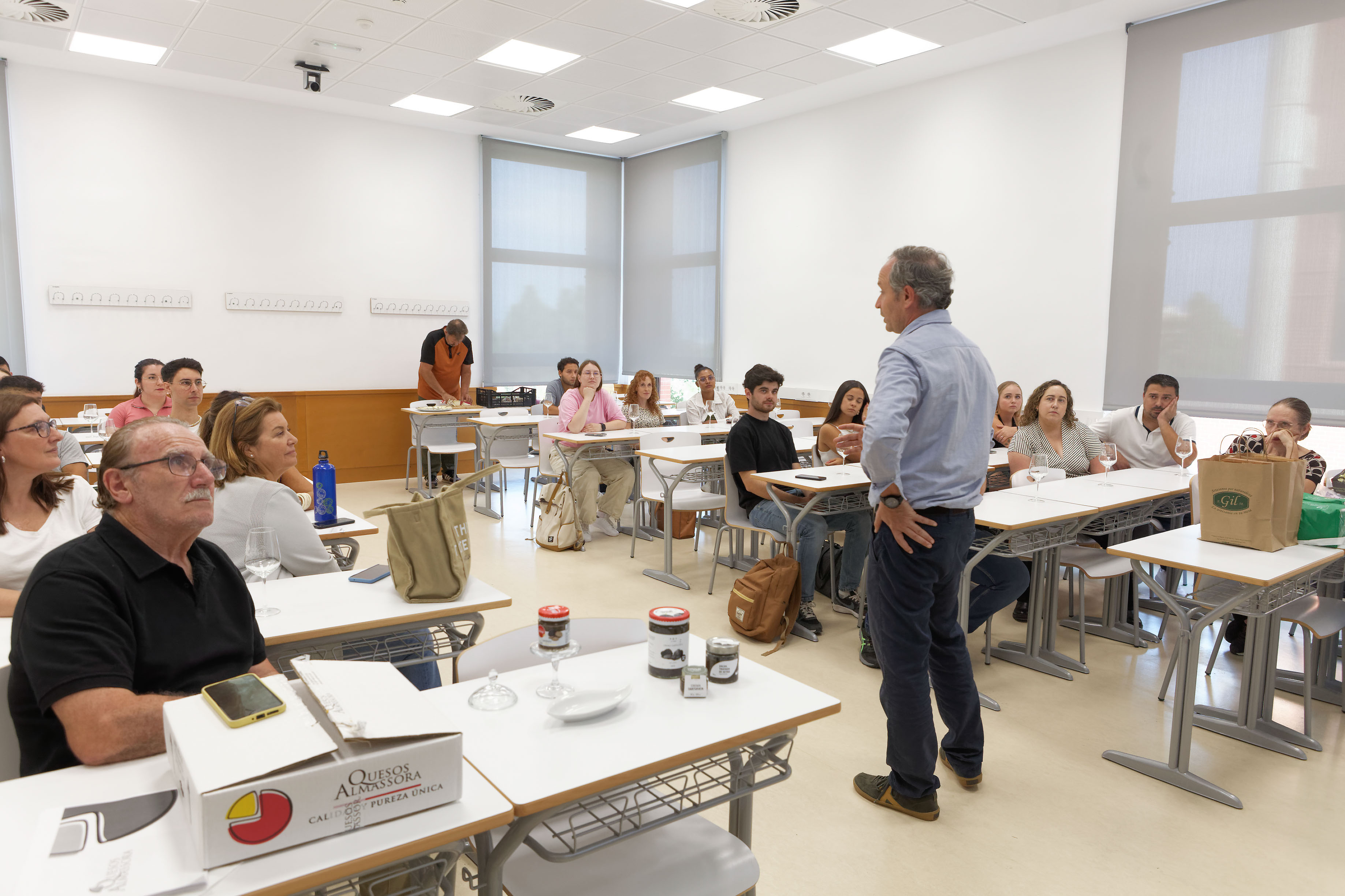 Alumnat del Màster en Màrqueting de l'UJI impulsa productes d'empreses agroalimentàries de Castelló