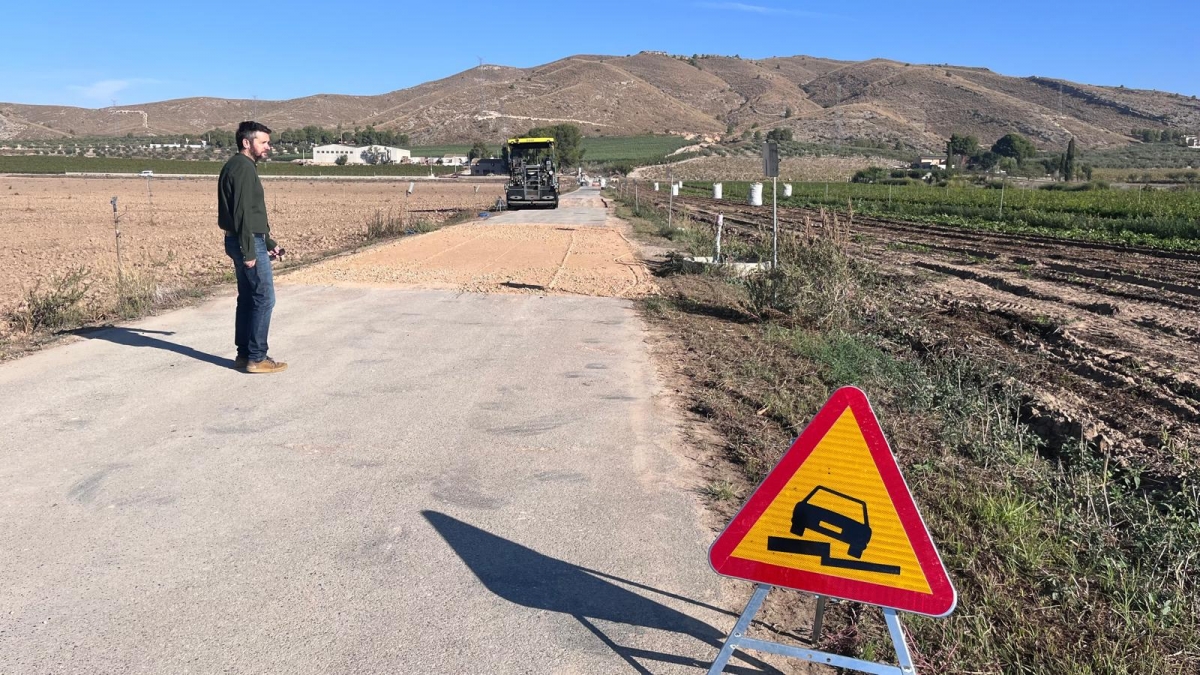 Villena inicia las obras de mejora del camino de La Garita