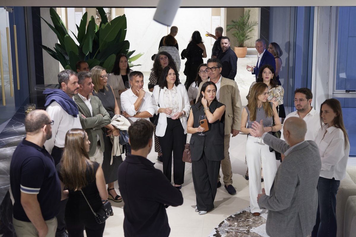 Venux (STN) reúne en su planta de Nules a más de 200 personas en la presentación de su primer showroom