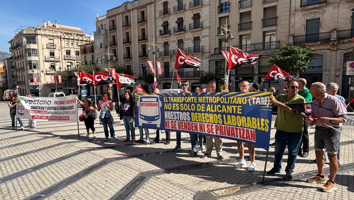 Las reivindicaciones de trabajadores de La Alcoyana llegan al pleno de Alcoy en la segunda jornada de huelga