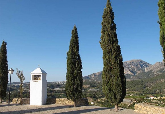Callosa d'en Sarrià firma el acta de replanteo para mejorar el entorno del Calvario 