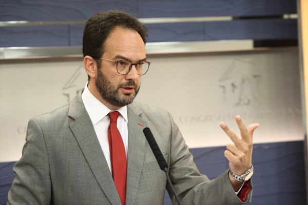 Antonio Hernando y María González, nombrados secretarios de Estado de Telecomunicaciones y de Digitalización