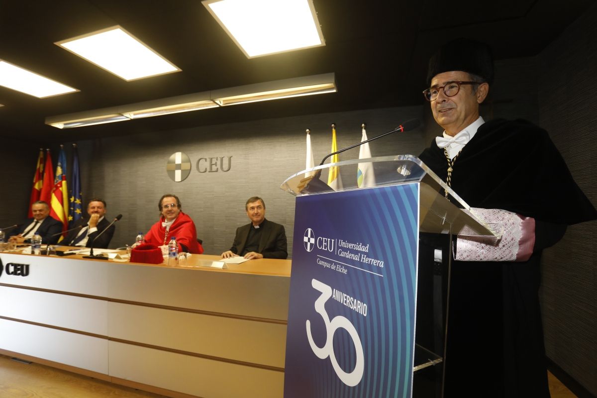 Apertura de curso en el CEU Elche: nuevo grado de Business Intelligence y medalla del Bimil·lenari