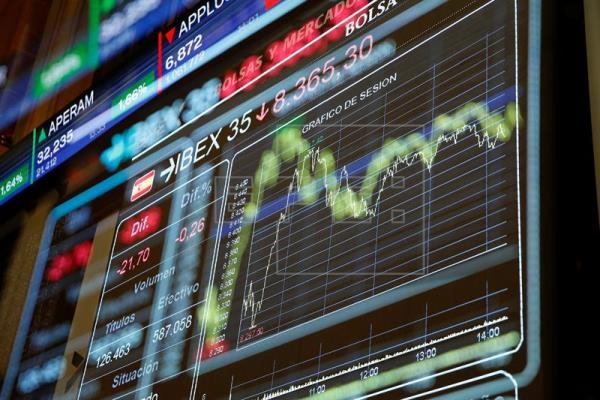 El Ibex 35 sigue a la baja a media sesión y se aleja de los 9.200 puntos