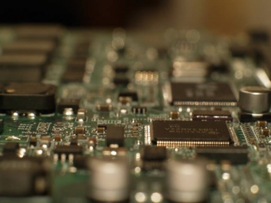 La UE invertirá 65 millones en chips cuánticos dentro de su impulso al sector en Europa
