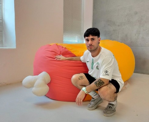 La obra más juguetona del artista peruano Diego Balazs desembarca en el Centro Párraga de Murcia