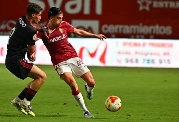 Mejoría insuficiente: el Murcia no pasa del empate en casa pese a generar muchas ocasiones de gol