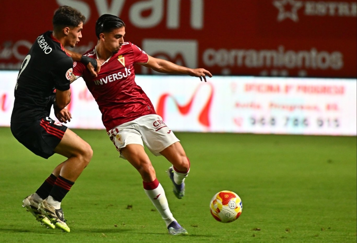 Mejoría insuficiente: el Murcia no pasa del empate en casa pese a generar muchas ocasiones de gol