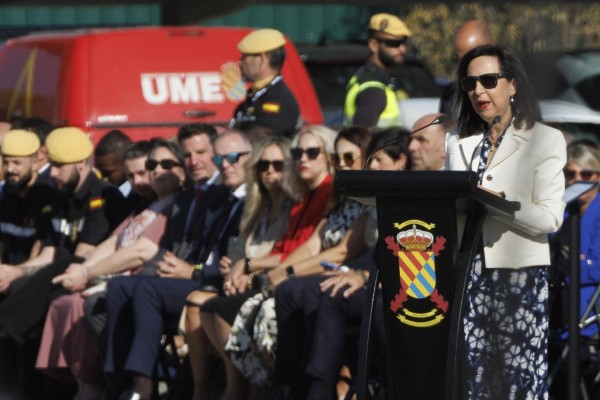 Robles felicita a la UME por sus 20 años de 