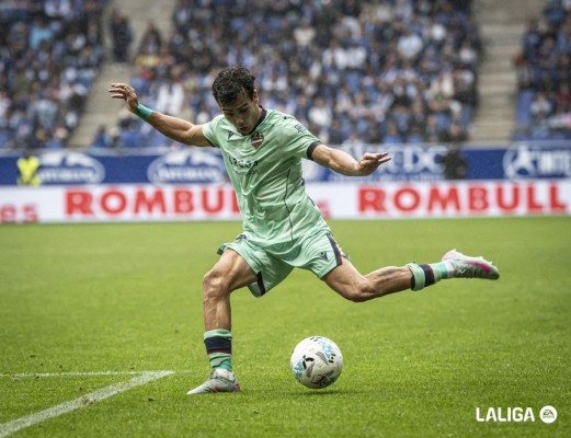 Las notas del Oviedo 0-2 Levante UD: Manu Sánchez, una 'locomotora' imparable