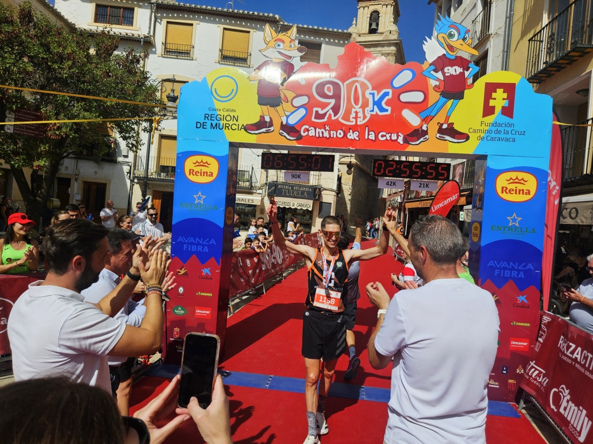 José Antonio Agüera y Raquel Ventimilla ganan la 90K Camino de la Cruz
