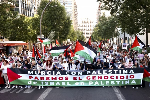 Murcia se echa a la calle para pedir 