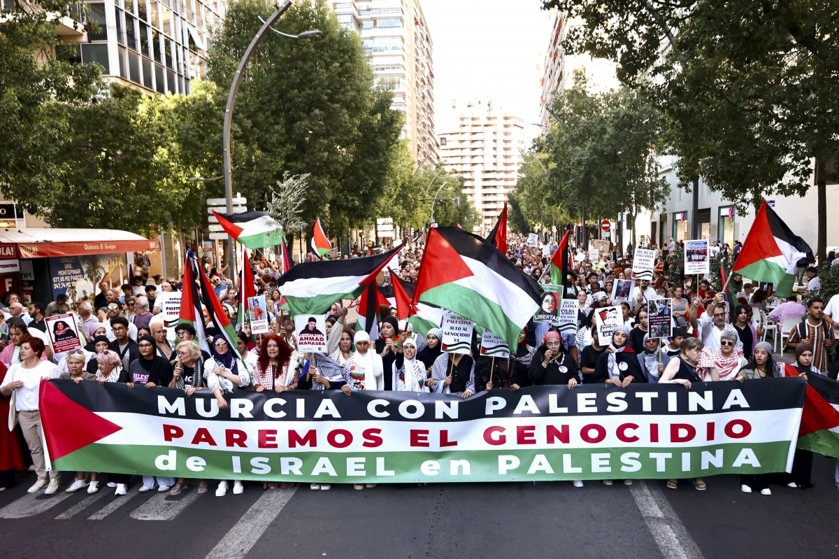 Murcia se echa a la calle para pedir 