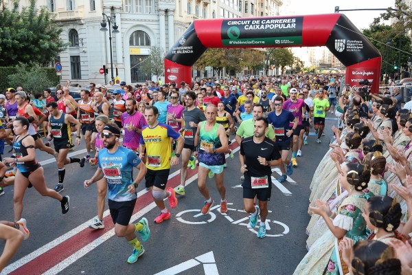 Más de 5.000 participantes despiden el XX Circuit Caixa Popular de Carreres Ciutat de València con la XV Volta a Peu de les Falles 
