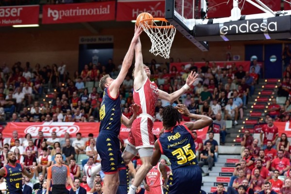 El UCAM Murcia CB arrasa al MoraBanc Andorra para ser el primer líder de la Liga Endesa