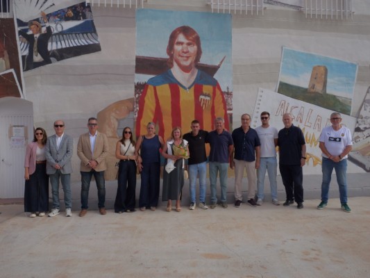 Leyendas del Valencia CF se enfrentaron a los Veteranos de Real y de Montroi para rendir un sentido homenaje a José Cerveró