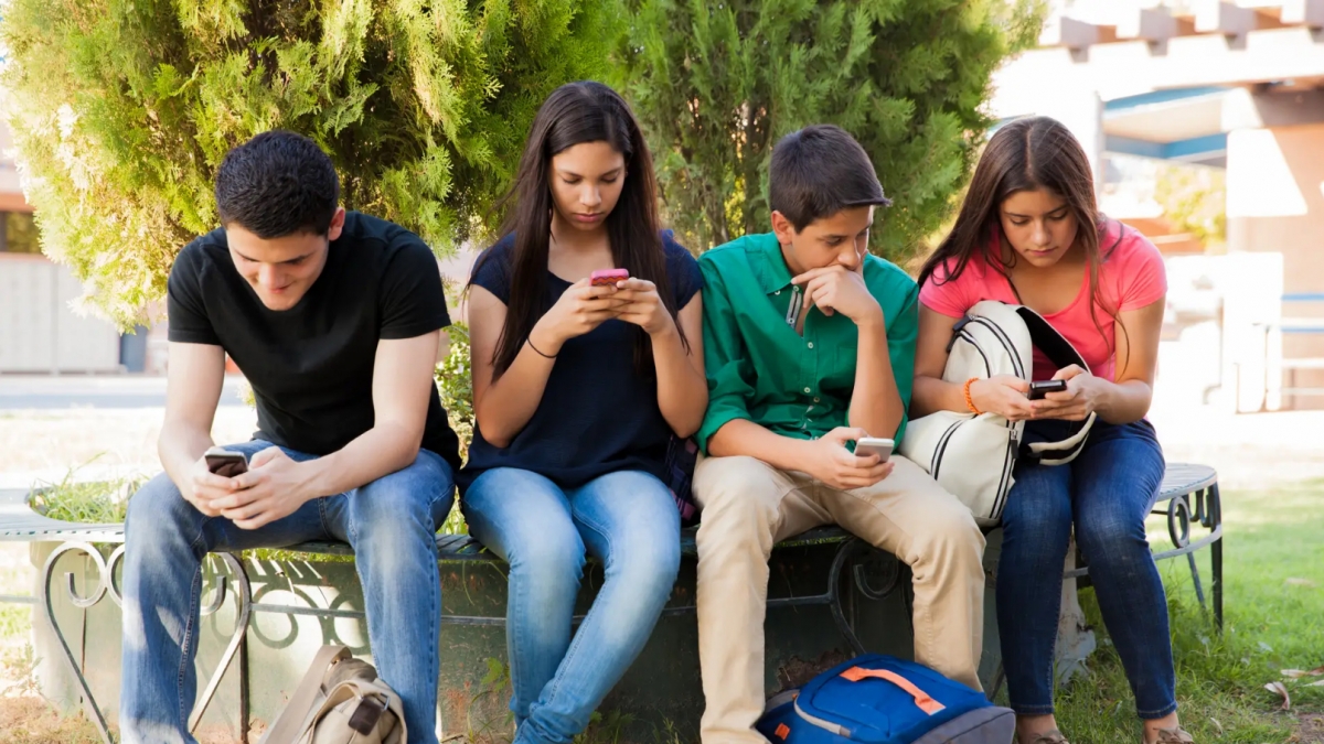 ¿Las redes sociales están reprogramando el cerebro juvenil?