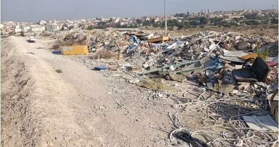 Molina limpiará cinco vertederos incontrolados y retirará 750 m3 de residuos